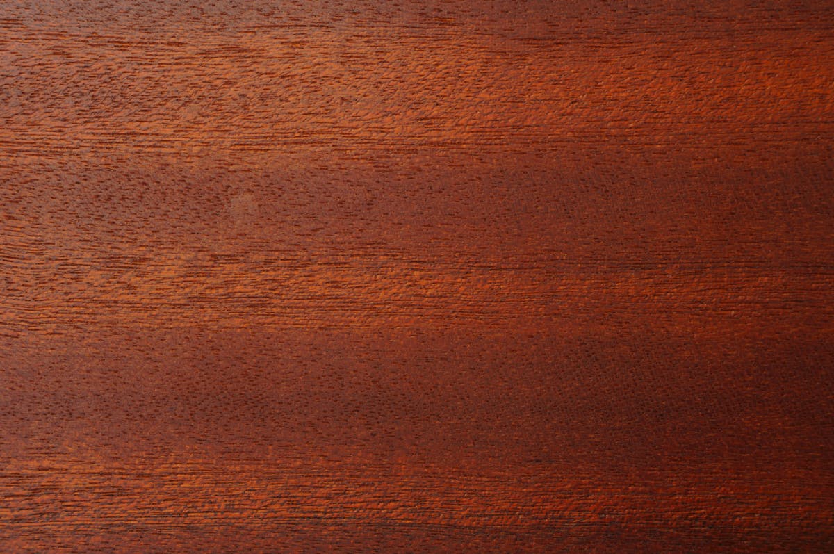 Textura rojiza de madera dura tropical