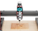 Montado en la CNC grabando madera