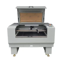 Máquina Láser CO2 150W 9060 (900×600 mm) — Corte y Grabado, chiller CW-5200TH y controladora Ruida