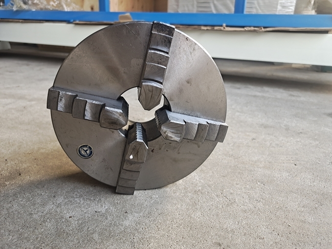 Plato 4 Garras 200 mm con Brida para Torno MC3026